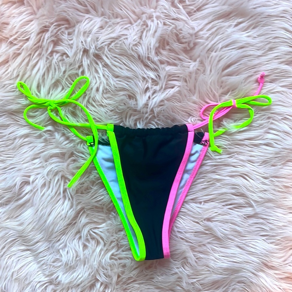 Never worn neon SHEIN bikini. Size M.